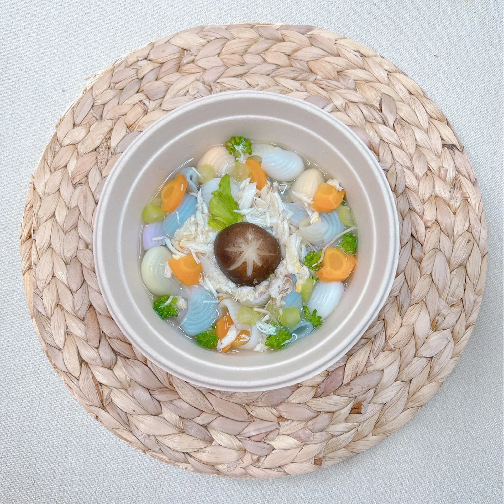 Nui Cua biển nấm, bí đỏ, bông cải (dashi rau củ)